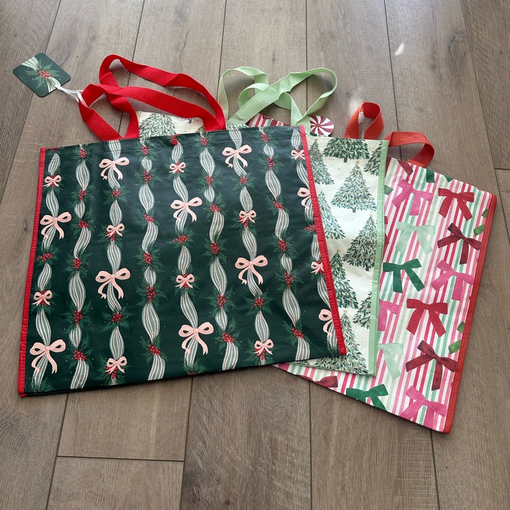 Homegoods TJMaxx Marshalls Viral Christmas Tree & Bow Prints Tote Bags Set of 3